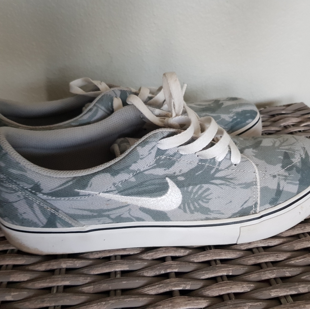 Nike Gray Camo Sneakers Mens 10.5